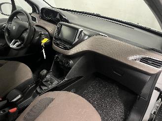 Peugeot 2008 2008 (CU) MPV 1.2 Vti 12V PureTech 82 (EB2F(HMZ)) [60kW]  (03-2013/12-=
2018) picture 8