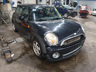 Mini Mini Mini (R56) Hatchback 1.4 16V One (N12-B14A) [70kW]  (11-2006/03-2010) picture 2