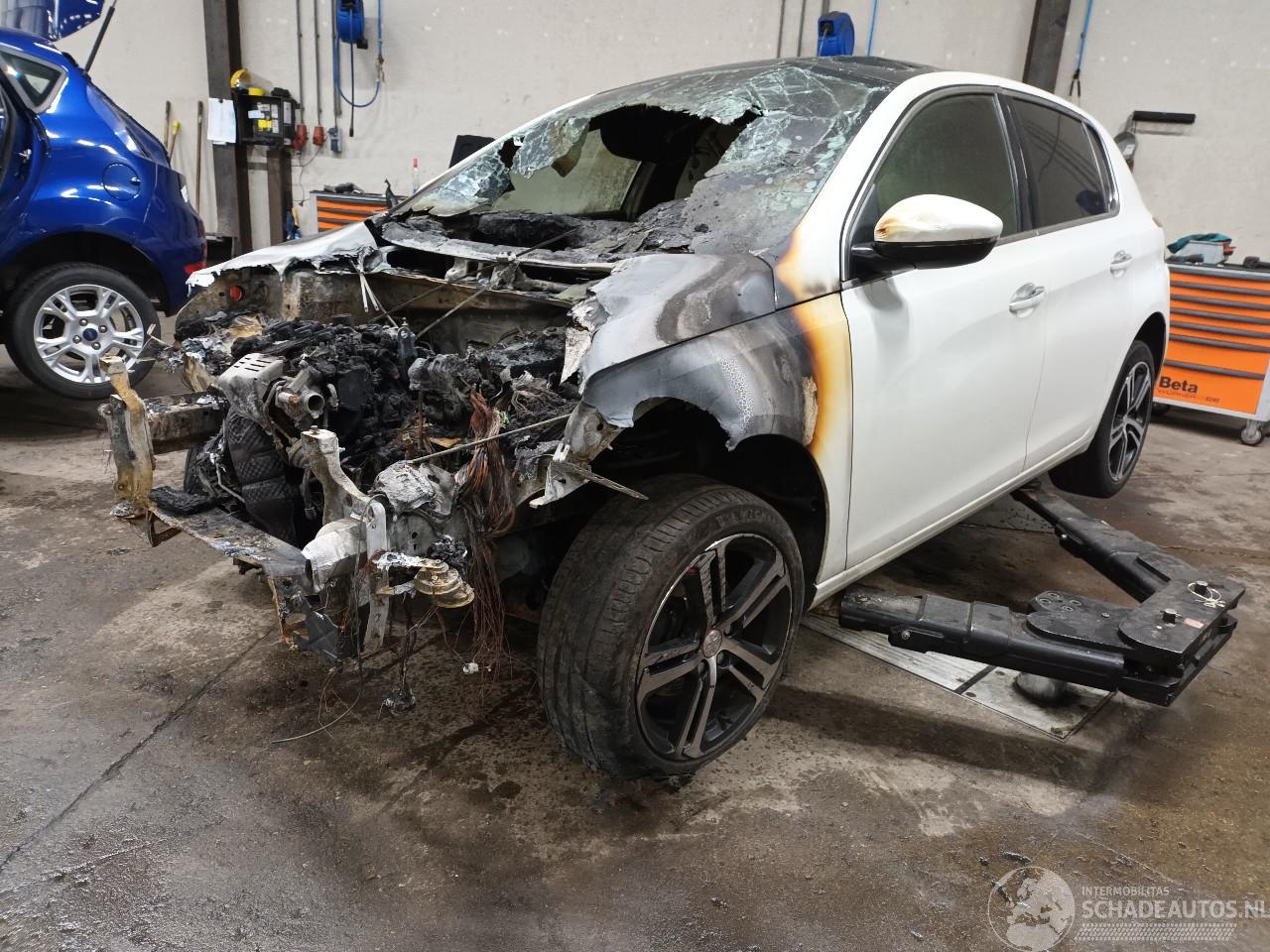 Peugeot 308 308 (L3/L8/LB/LH/LP) Hatchback 5-drs 1.2 12V e-THP PureTech 130 (EB2DT=
S(HNY)) [96kW]  (11-2013/06-2021)