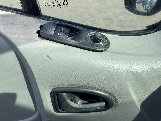 Opel Vivaro Vivaro Van 2.0 CDTI (M9R-782) [66kW]  (08-2006/07-2014) picture 14