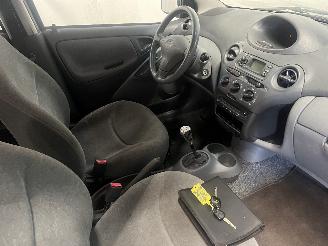 Toyota Yaris Yaris (P1) Hatchback 1.0 16V VVT-i (1SZFE) [50kW]  (04-1999/09-2005) picture 8