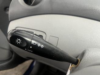 Toyota Yaris Yaris (P1) Hatchback 1.0 16V VVT-i (1SZFE) [50kW]  (04-1999/09-2005) picture 13