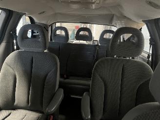 Chrysler Voyager Voyager/Grand Voyager (RG/RS) MPV 3.3 V6 (EGM) [128kW]  (02-2000/12-20=
08) picture 23