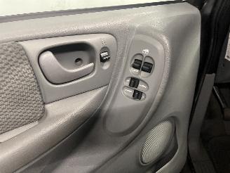 Chrysler Voyager Voyager/Grand Voyager (RG/RS) MPV 3.3 V6 (EGM) [128kW]  (02-2000/12-20=
08) picture 16