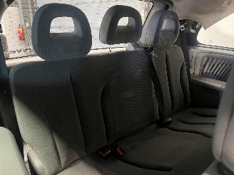 Chrysler Voyager Voyager/Grand Voyager (RG/RS) MPV 3.3 V6 (EGM) [128kW]  (02-2000/12-20=
08) picture 11