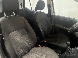 Hyundai I-10 i10 (F5) Hatchback 1.1i 12V (G4HG5) [51kW]  (04-2011/12-2013) picture 11