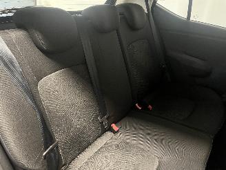 Hyundai I-10 i10 (F5) Hatchback 1.1i 12V (G4HG5) [51kW]  (04-2011/12-2013) picture 12