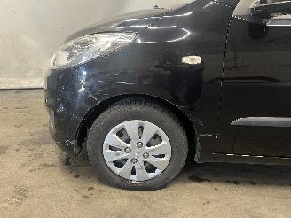 Hyundai I-10 i10 (F5) Hatchback 1.1i 12V (G4HG5) [51kW]  (04-2011/12-2013) picture 6