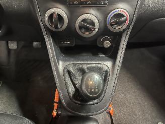 Hyundai I-10 i10 (F5) Hatchback 1.1i 12V (G4HG5) [51kW]  (04-2011/12-2013) picture 20