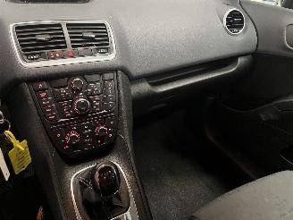 Opel Meriva Meriva (B) MPV 1.4 Turbo 16V Ecotec (A14NET(Euro 5)) [103kW]  (06-2010=
/03-2017) picture 22