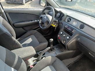 Mitsubishi Outlander Outlander (CU) SUV 2.0 16V 4x2 (4G63(16V)) [100kW]  (05-2003/10-2006) picture 8
