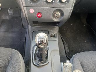 Mitsubishi Outlander Outlander (CU) SUV 2.0 16V 4x2 (4G63(16V)) [100kW]  (05-2003/10-2006) picture 18