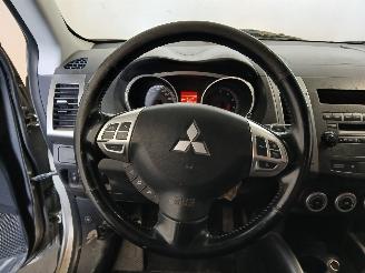 Mitsubishi Outlander Outlander (CW) SUV 2.4 16V Mivec 4x2 (4B12) [125kW]  (11-2006/11-2012)= picture 22