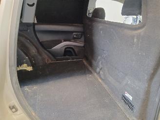 Mitsubishi Outlander Outlander (CW) SUV 2.4 16V Mivec 4x2 (4B12) [125kW]  (11-2006/11-2012)= picture 10