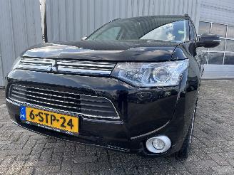 Coche accidentado Mitsubishi Outlander Outlander (GF/GG) SUV 2.0 16V PHEV 4x4 (Y61) [147kW]  (01-2014/12-2021=
) 2013/12