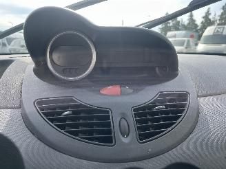Renault Twingo Twingo II (CN) Hatchback 3-drs 1.2 16V (D4F-764(D4F-E7)) [55kW]  (03-2=
007/09-2014) picture 18