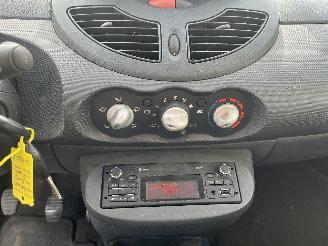 Renault Twingo Twingo II (CN) Hatchback 3-drs 1.2 16V (D4F-764(D4F-E7)) [55kW]  (03-2=
007/09-2014) picture 19