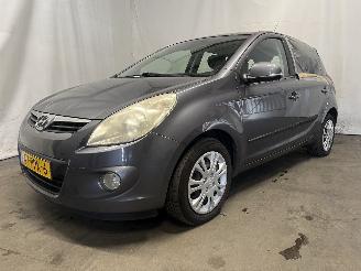 Hyundai I-20 i20 Hatchback 1.2i 16V (G4LA) [57kW]  (09-2008/12-2012) picture 3