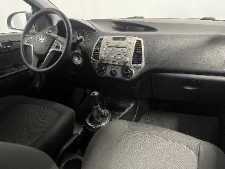 Hyundai I-20 i20 Hatchback 1.2i 16V (G4LA) [57kW]  (09-2008/12-2012) picture 11