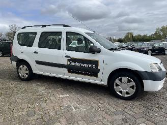 Dacia Logan Logan MCV I (KS) Combi 1.6 (K7M-718) [64kW]  (02-2007/06-2013) picture 6