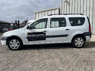 Dacia Logan Logan MCV I (KS) Combi 1.6 (K7M-718) [64kW]  (02-2007/06-2013) picture 3