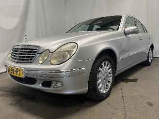 Mercedes E-klasse E (W211) Sedan 2.6 E-240 V6 18V (M112.913) [130kW]  (03-2002/12-2008) picture 3