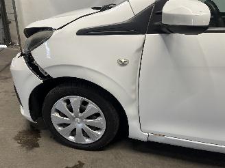 Peugeot 108 108 Hatchback 1.0 12V (1KRFE(CFB)) [51kW]  (05-2014/...) picture 5