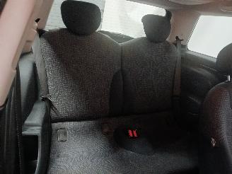 Mini Mini Mini (R50/53) Hatchback 1.6 16V Cooper (W10-B16A) [85kW]  (06-2001/09-=
2006) picture 16