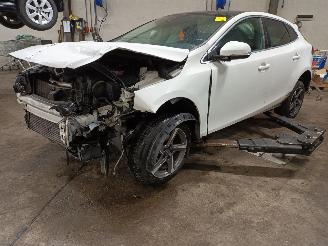 demontáž osobní automobily Volvo V-40 V40 (MV) Hatchback 5-drs 1.6 D2 (D4162T) [84kW]  (03-2012/12-2016) 2012/10