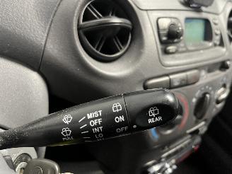 Toyota Yaris Yaris (P1) Hatchback 1.3 16V VVT-i (2SZFE) [63kW]  (08-1999/11-2005) picture 15