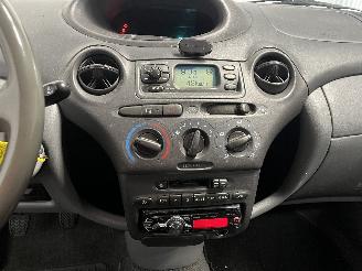 Toyota Yaris Yaris (P1) Hatchback 1.3 16V VVT-i (2SZFE) [63kW]  (08-1999/11-2005) picture 17
