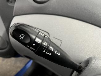 Toyota Yaris Yaris (P1) Hatchback 1.3 16V VVT-i (2SZFE) [63kW]  (08-1999/11-2005) picture 14