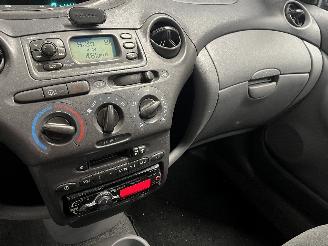 Toyota Yaris Yaris (P1) Hatchback 1.3 16V VVT-i (2SZFE) [63kW]  (08-1999/11-2005) picture 16