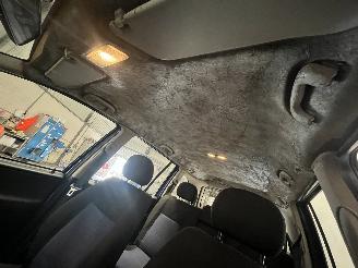 Opel Zafira Zafira (F75) MPV 1.6 16V (Z16XE(Euro 4)) [74kW]  (04-1999/06-2005) picture 14