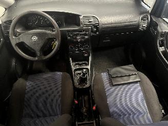 Opel Zafira Zafira (F75) MPV 1.6 16V (Z16XE(Euro 4)) [74kW]  (04-1999/06-2005) picture 18