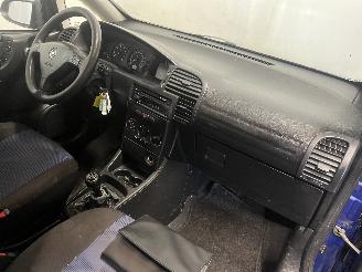 Opel Zafira Zafira (F75) MPV 1.6 16V (Z16XE(Euro 4)) [74kW]  (04-1999/06-2005) picture 15