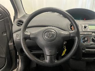 Toyota Yaris Yaris (P1) Hatchback 1.3 16V VVT-i (2SZFE) [64kW]  (04-2002/09-2005) picture 20