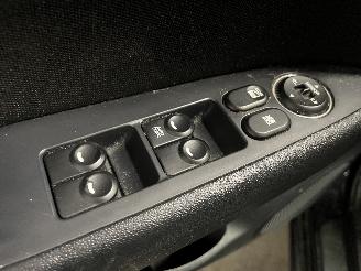 Hyundai I-30 i30 (FD) Hatchback 1.4 CVVT 16V (G4FA) [80kW]  (10-2007/11-2011) picture 13