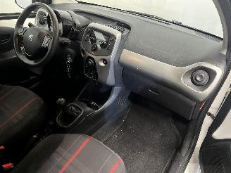 Peugeot 108 108 Hatchback 1.0 12V (1KRFE(CFB)) [51kW]  (05-2014/...) picture 11