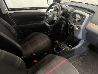 Peugeot 108 108 Hatchback 1.0 12V (1KRFE(CFB)) [51kW]  (05-2014/...) picture 12