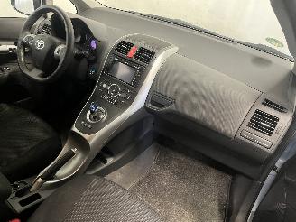Toyota Auris Auris (E15) Hatchback 1.8 16V HSD Full Hybrid (2ZRFXE) [100kW]  (09-20=
10/09-2012) picture 14