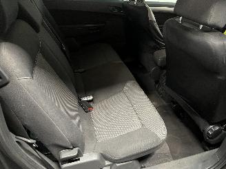 Opel Zafira Zafira (M75) MPV 1.8 16V Ecotec (Z18XER(Euro 4)) [103kW]  (07-2005/04-=
2015) picture 10