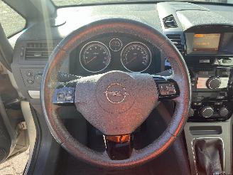 Opel Zafira Zafira (M75) MPV 1.6 16V (A16XER(Euro 5)) [85kW]  (01-2008/04-2015) picture 17