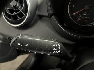 Audi A1 A1 (8X1/8XK) Hatchback 3-drs 1.2 TFSI (CBZA) [63kW]  (05-2010/04-2015)= picture 22