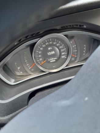 Volvo V-40 V40 (MV) Hatchback 5-drs 1.6 D2 (D4162T) [84kW]  (03-2012/12-2016) picture 2