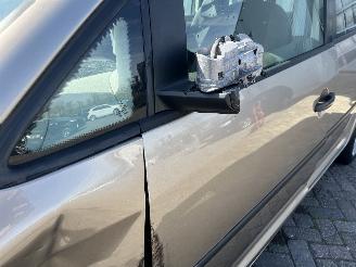 Volkswagen Touran Touran (1T3) MPV 1.2 TSI (CBZB) [77kW]  (05-2010/08-2015) picture 8