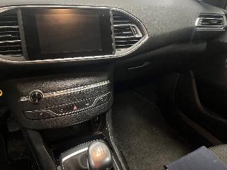 Peugeot 308 308 SW (L4/L9/LC/LJ/LR) Combi 5-drs 1.6 BlueHDi 120 (DV6FC(BHZ)) [88kW=
]  (03-2014/12-2021) picture 17