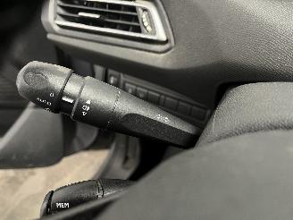 Peugeot 308 308 SW (L4/L9/LC/LJ/LR) Combi 5-drs 1.6 BlueHDi 120 (DV6FC(BHZ)) [88kW=
]  (03-2014/12-2021) picture 15