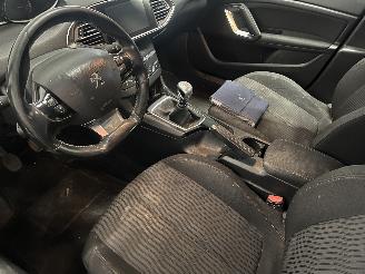 Peugeot 308 308 SW (L4/L9/LC/LJ/LR) Combi 5-drs 1.6 BlueHDi 120 (DV6FC(BHZ)) [88kW=
]  (03-2014/12-2021) picture 13