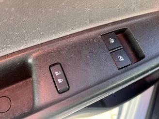 Opel Karl Karl Hatchback 5-drs 1.0 12V (B10XE(Euro 6)) [55kW]  (01-2015/03-2019)= picture 12